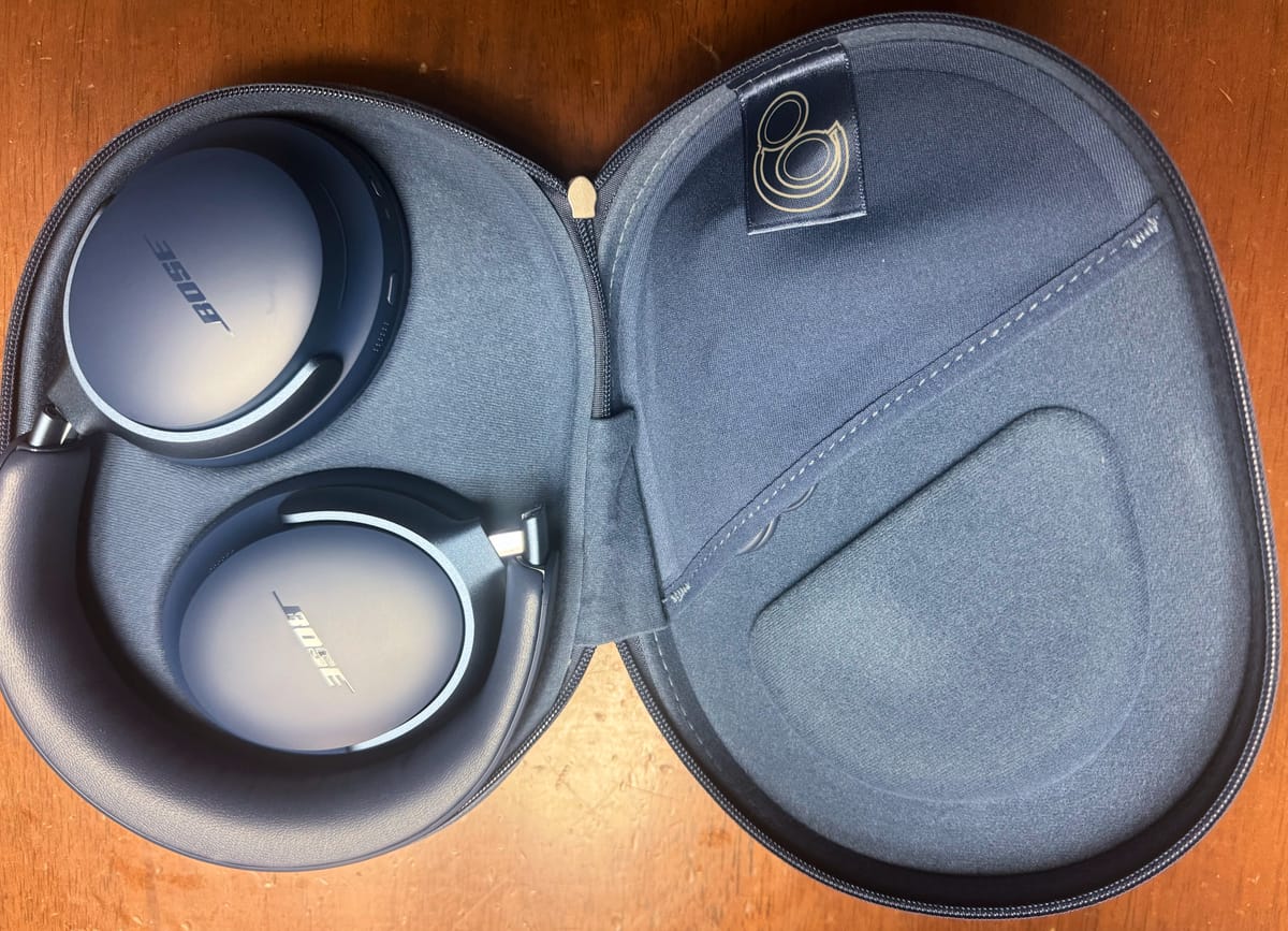 ヘッドホンケースの中身