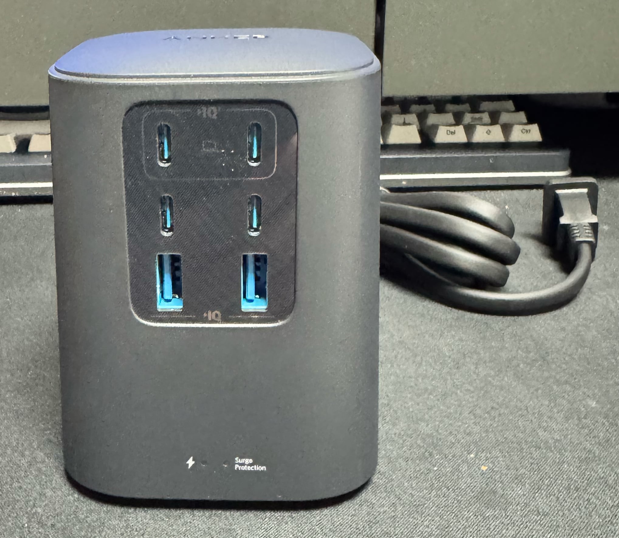 Anker Charging Station（9-in1,100W）正面から