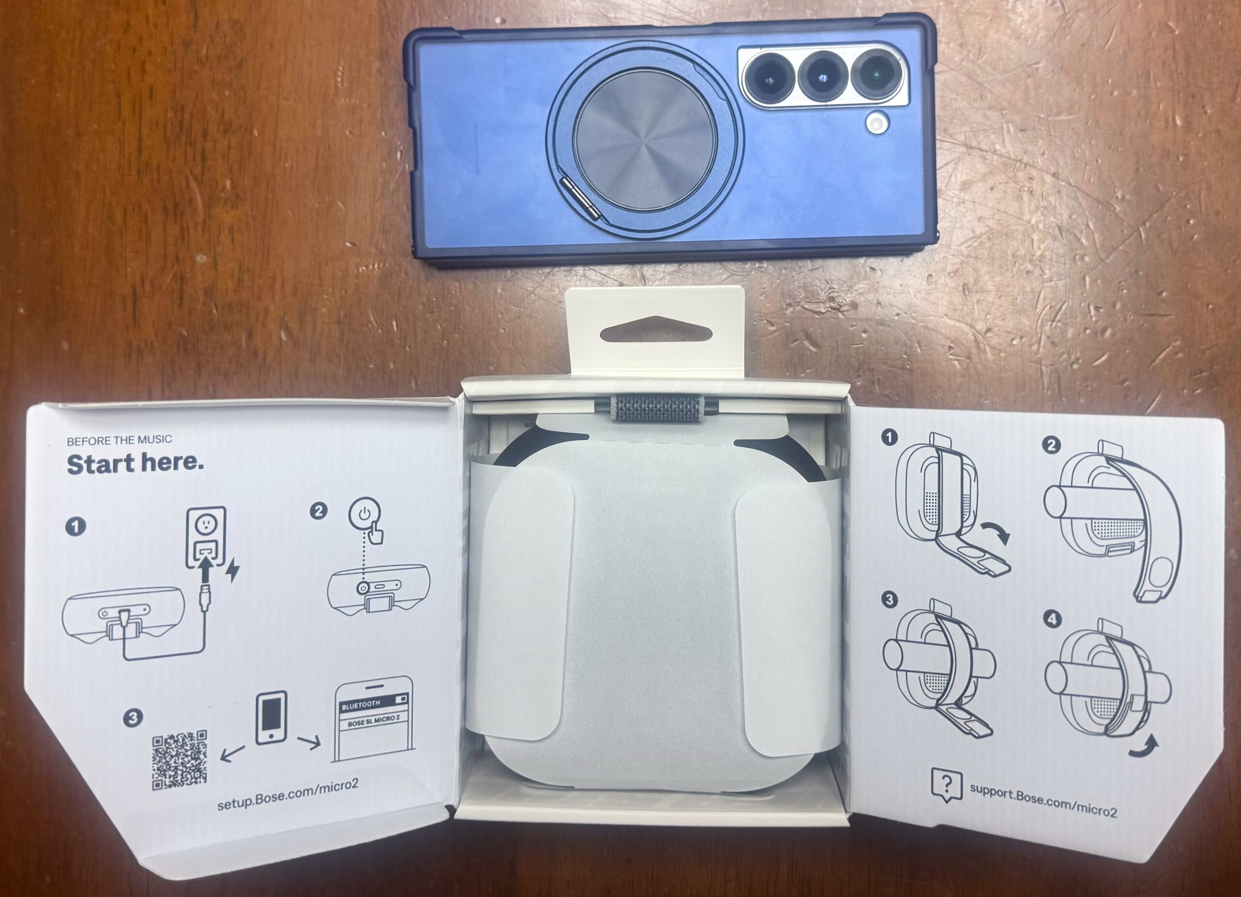 Bose SoundLink Micro Portable Speaker（第２世代）：中箱を開くと説明と本体が