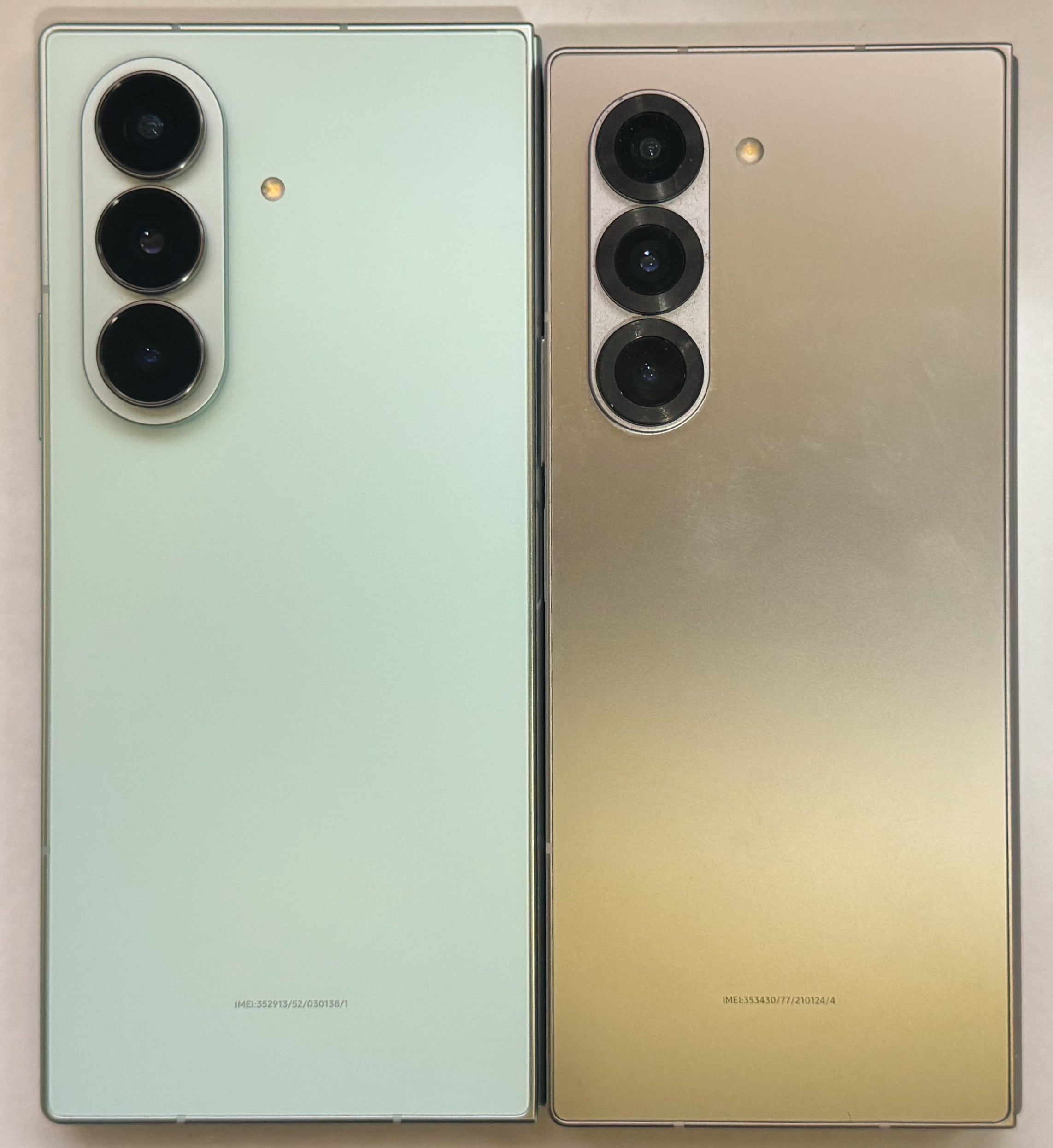 Galaxy Z Fold7 閉じた状態での6との比較。大きくなってます