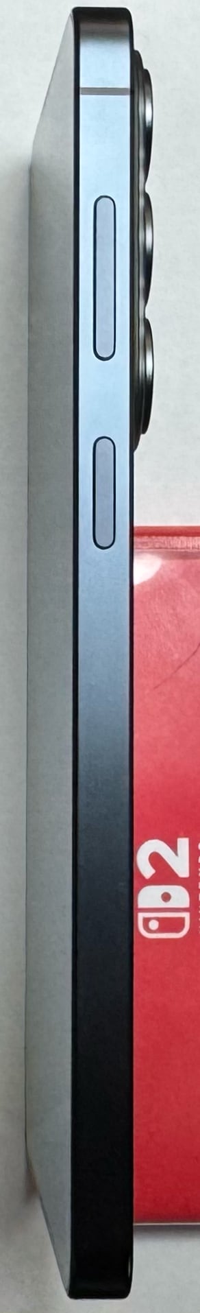 Galaxy S26+右側面：音量コントロールと電源ボタンがあります